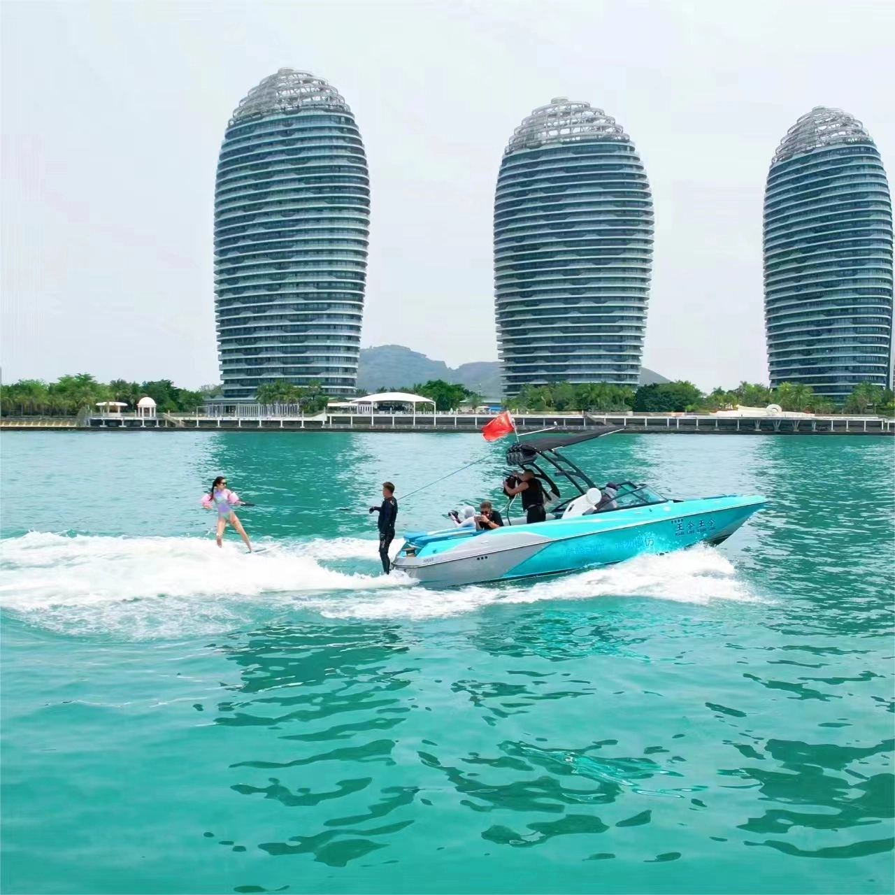Unsa ang Eksaktong Wakeboard Boat, Ug Giunsa Kini Pagtrabaho?