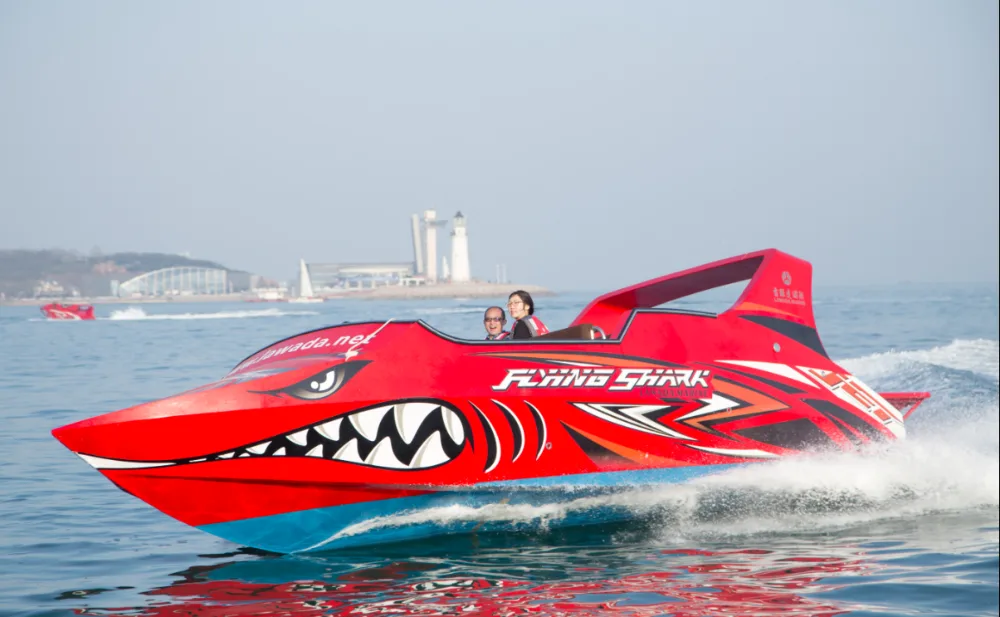 Unsang talagsaon nga kusog ang jet boat kay sa ordinaryo nga speed boat