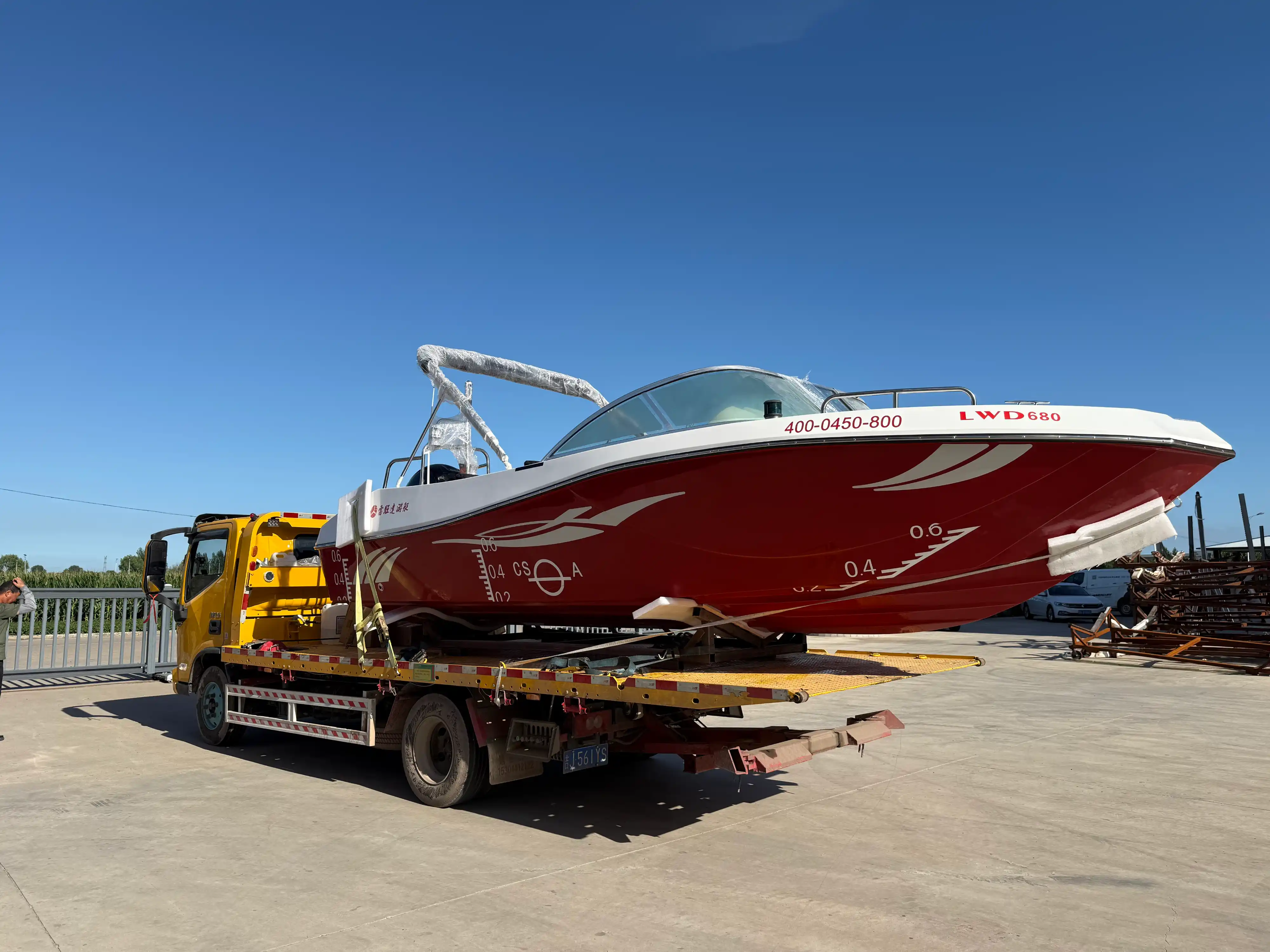 Gipadala: LAWADA® 680 High-Performance Speed ​​Boat
